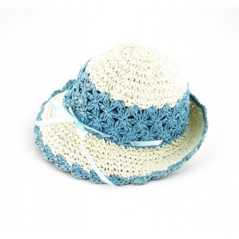 Красива плетена шапка със сатенена панделка