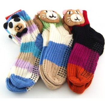 Плетени детски чорапи с декорация и гумирана подметка