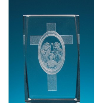 Безцветен стъклен куб с триизмерно гравиран Исус Христос, Дева Мария и Йосив