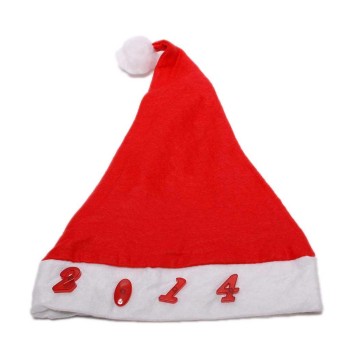 Коледна музикална шапка от полар в бяло и червено с декоративни светещи цифри