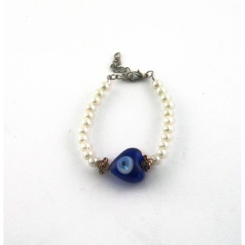 Сувенир синьо стъклено око - перлена гривна с метална закопчалка