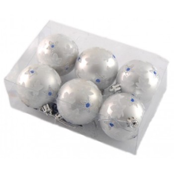 Цветни коледни топки за окачване на елха с красиви декорации в бяло и синьо