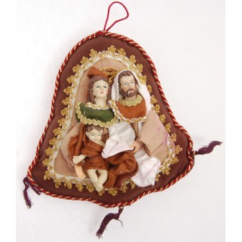Коледна камбанка за окачване от нежно кадифе, аранжирана с Дева Мария, Йосиф и малкият Исус