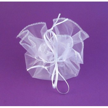 Луксозна бяла подаръчна торбичка тюл със сатенена панделка