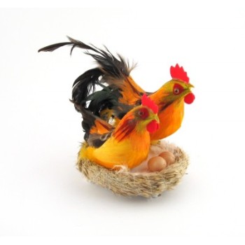 Декоративни фигурки в музикална кошничка - петле, кокошка и две яйца