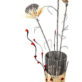 Декоративна плетена лампа - икебана с метална конструкция