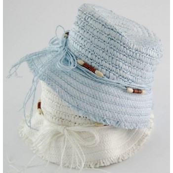 Красива дамска плетена шапка