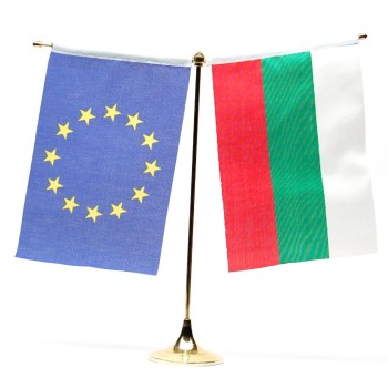 Стилна поставка за две знаме с една метална основа