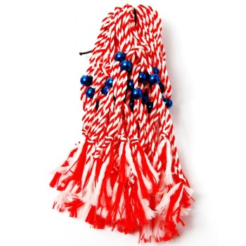 Мартеница - връзка усукани конци в бяло и червено с мънисто