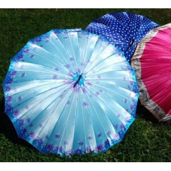 Красив дамски чадър с цветен принт, метален механизъм и ергономична дръжка - 55см