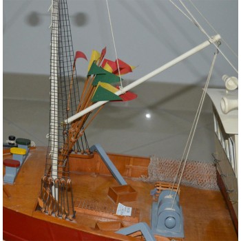 Сувенирен рибарски кораб - макет, изработен прецизно в детайли