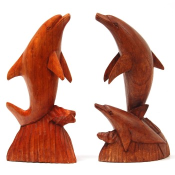 Декоративна ръчно изработена индонезийска фигура на два делфина