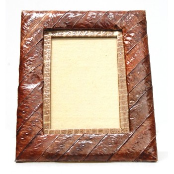 Красива рамка за снимки, декорирана с палмово листо