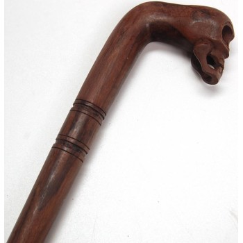 Сувенирен дървен бастун с декоративна дръжка с форма на череп