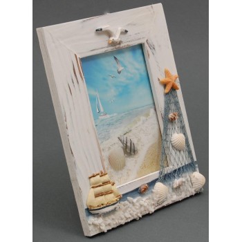 Декоративна дървена рамка за снимки декорирана с миди и рапани