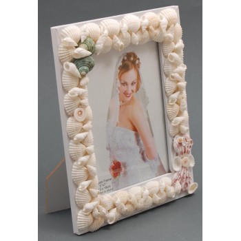 Декоративна дървена рамка за снимки декорирана с миди и рапани