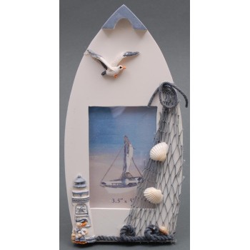 Декоративна дървена рамка за снимки във формата на лодка, декорирана с миди, рапани и декоративна фигурка