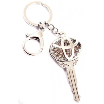 Ключодържател във формата на ключ с емблема на TOYOTA, декориран с бели камъни