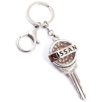 Ключодържател във формата на ключ с емблема на NISSAN, декориран с бели камъни
