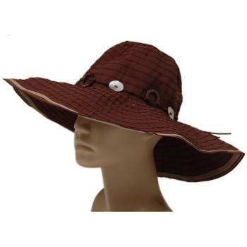 Красива дамска плетена шапка с периферия - кафява