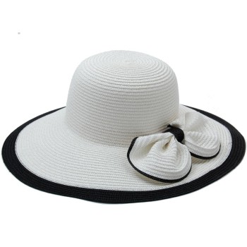 Красива дамска шапка с голяма периферия - бяла