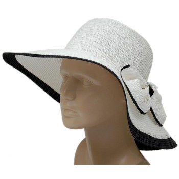 Красива дамска шапка с голяма периферия - бяла