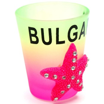 Красива сувенирна чаша за шот, декорирана с морска звезда с бели камъни и надпис България