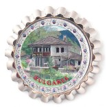 Сувенирна отварачка с магнит във формата на капачка - къща в планината, България