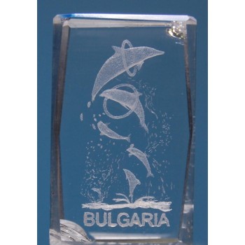 Безцветен стъклен куб с триизмерно гравирани - морски обитатели и надпис България