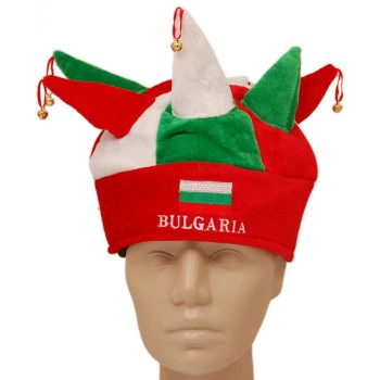 Цветна карнавална шапка в цветовете на българския трикольор