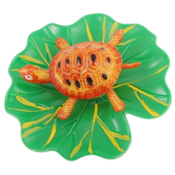 Сувенирна фигурка с магнит - костенурка върху лилиев лист