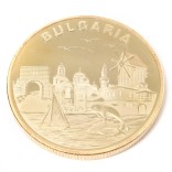 Сувенирна монета, декорирана със забележителности от Черномерското крайбрежие и Герб на Република България