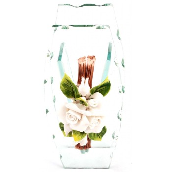 Красива стъклена ваза, приятно декорирана с порцеланови цветя