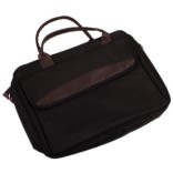 Чанта за лаптоп, оборудвана с отделения за периферия, захранванщи кабели и уплътнена вътрешност за по-добро предпазване