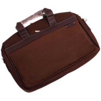 Чанта за лаптоп с  допълнителни отделения - за аксесоарите на вашия компютър и регулируема презрамка за лесно и удобно носене 