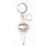 Ключодържател във формата на ключ с емблема на Chevrolet, декориран с бели камъни