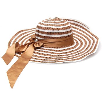 Красива шапка с голяма периферия, декорирана с панделка и камъче 