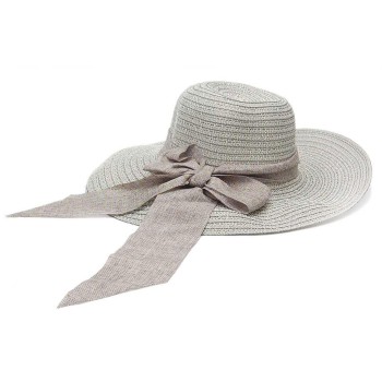 Дамска плетена шапка с декоративна лента