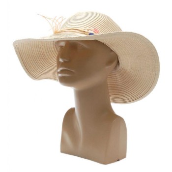 Дамска плетена шапка с декоративна лента