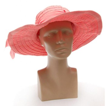 Дамска шапка с декоративна лента