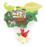 Декоративна релефна фигурка във формата на карта на България с чесън и люти чушки