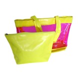 Комплектът включва - цветна плажна чанта и малка чанта без дръжки