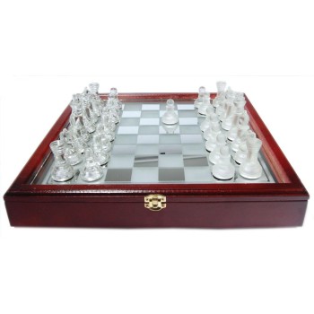 Комплект шах в красива дървена кутия с размери - 36 х 36 см