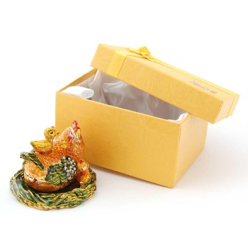 Декоративна метална кутийка за бижута във формата на кокошка с две пиленца - фаберже