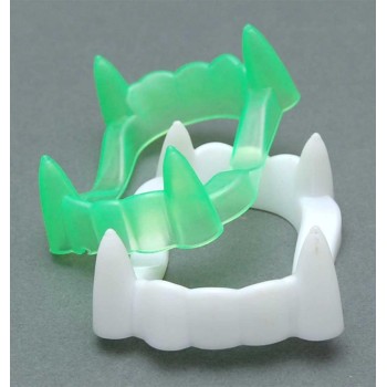 Парти артикул - вампирски зъби, изработени от PVC материал