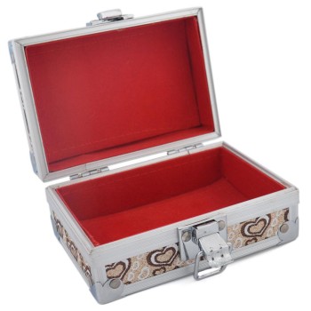Стилна кутия за бижута, изработена от метал