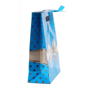 Цветна подаръчна торбичка, изработена от картон с декоративна панделка