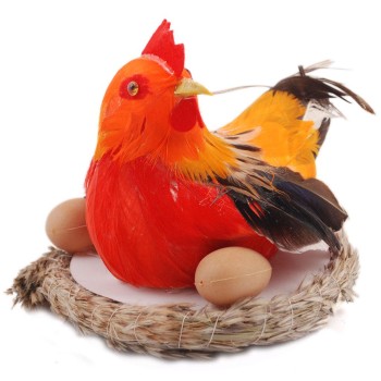 Декоративна музикална фигурка в кошничка - кокошка с разперени криле и две яйца