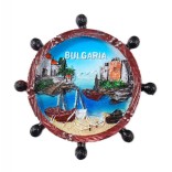 Сувенирна магнитна фигурка във формата на рул с изобразени - къщички и лодки
