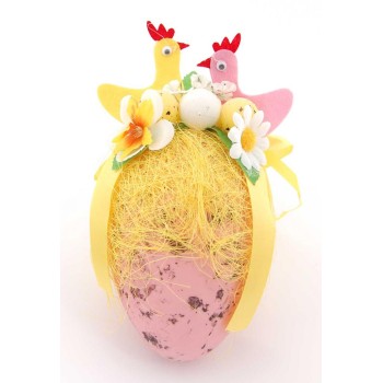 Великденска украса - яйце, декорирано с фигурки, изкуствена трева и малки яйца